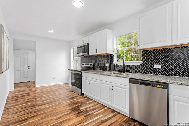 2927 New Braunfels, San Antonio, TX 78210