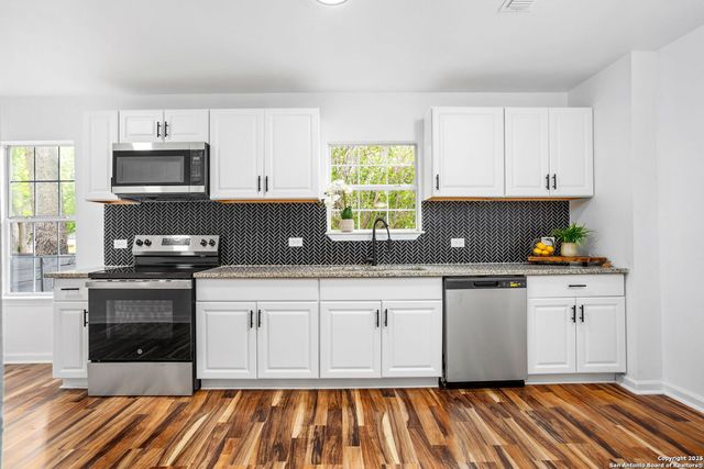 2927 New Braunfels, San Antonio, TX 78210