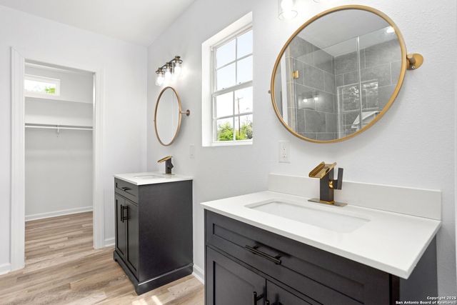 2927 New Braunfels, San Antonio, TX 78210