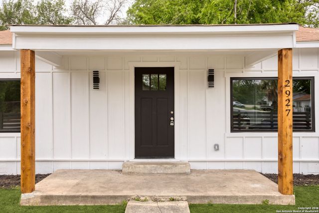 2927 New Braunfels, San Antonio, TX 78210