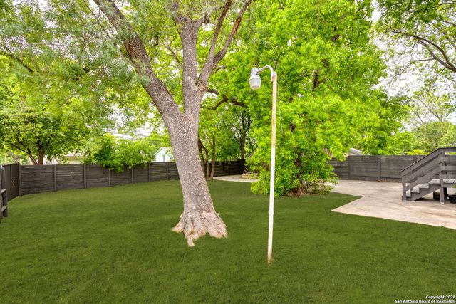 2927 New Braunfels, San Antonio, TX 78210