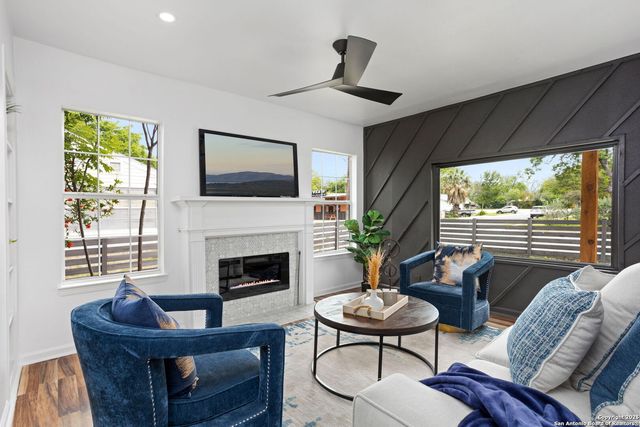 2927 New Braunfels, San Antonio, TX 78210