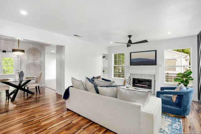 2927 New Braunfels, San Antonio, TX 78210