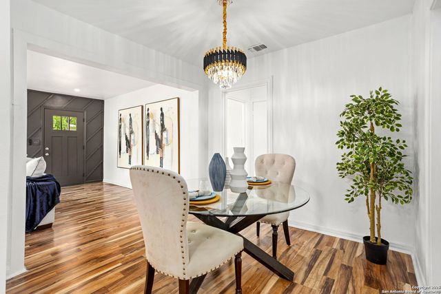 2927 New Braunfels, San Antonio, TX 78210