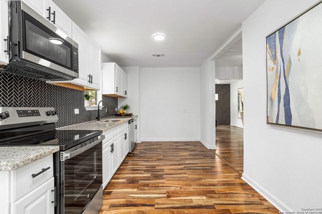 2927 New Braunfels, San Antonio, TX 78210