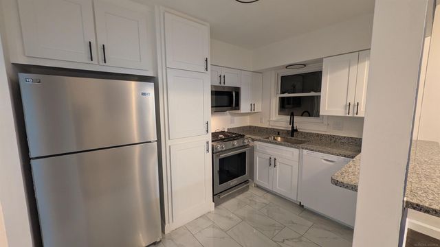 337 W Woodruff Avenue, Hazel Park, MI 48030