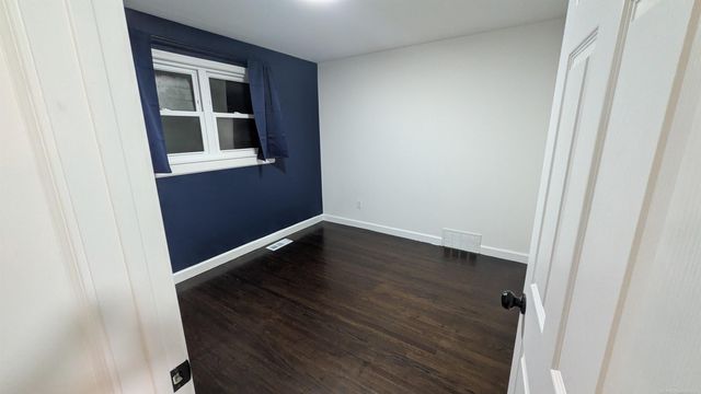 337 W Woodruff Avenue, Hazel Park, MI 48030