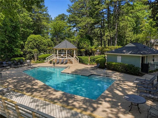 2105 Canyon Point Circle, Roswell, GA 30076