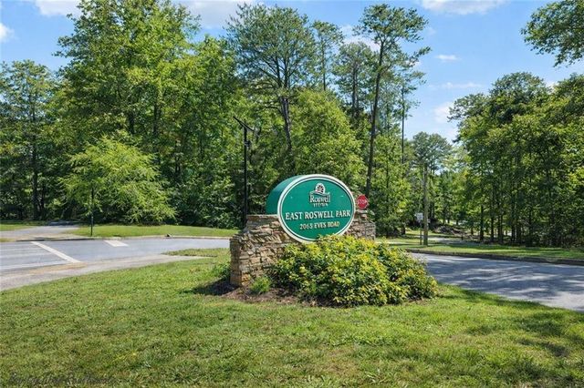 2105 Canyon Point Circle, Roswell, GA 30076