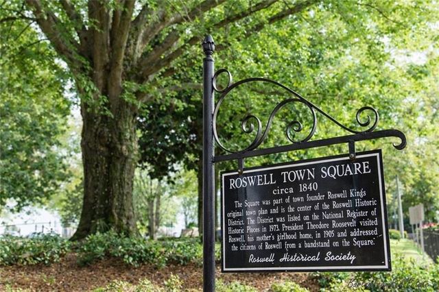 2105 Canyon Point Circle, Roswell, GA 30076