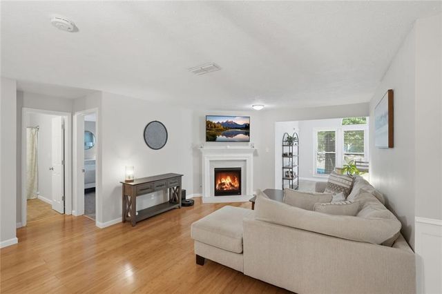 2105 Canyon Point Circle, Roswell, GA 30076