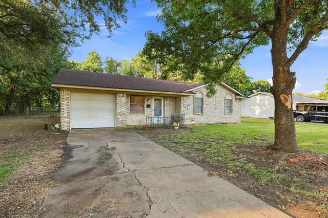 1008 Yeager Street, Honey Grove, TX 75446