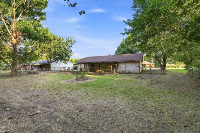 1008 Yeager Street, Honey Grove, TX 75446