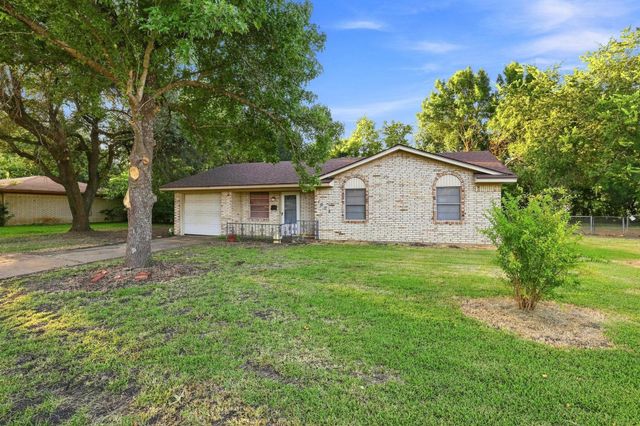 1008 Yeager Street, Honey Grove, TX 75446