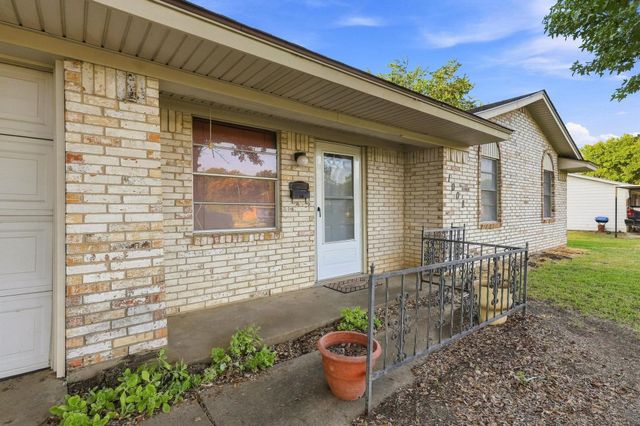 1008 Yeager Street, Honey Grove, TX 75446