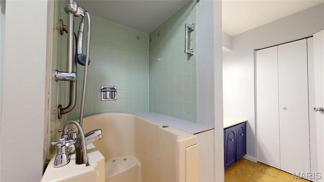 1051 Lafayette Court A, Collinsville, IL 62234