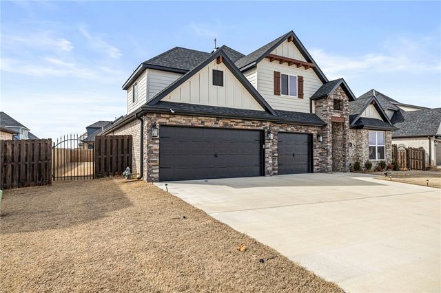 1211 Longbourn Drive, Centerton, AR 72719