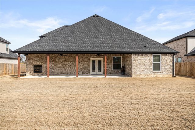 1211 Longbourn Drive, Centerton, AR 72719