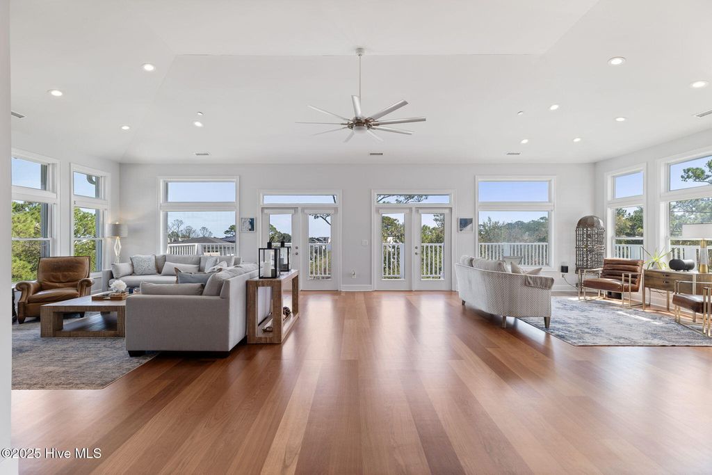 Image 11 of property listing at 208 Oak Outlook Way N, Carolina Beach, NC 28428