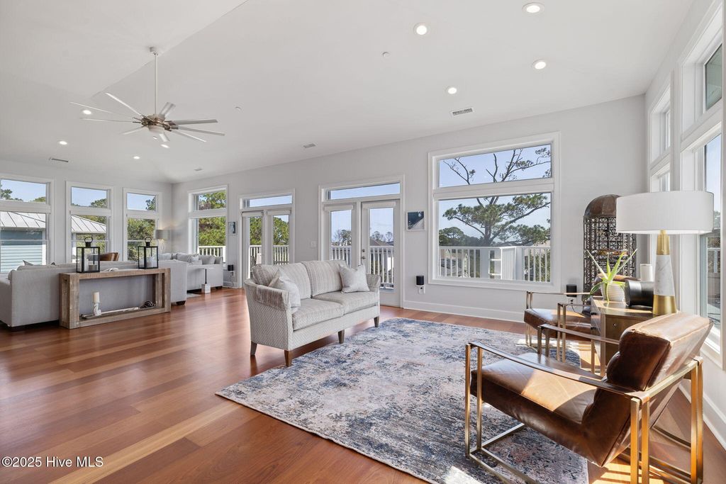 Image 12 of property listing at 208 Oak Outlook Way N, Carolina Beach, NC 28428