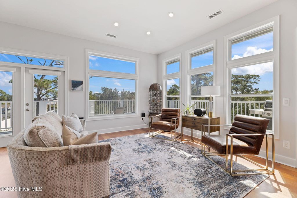 Image 13 of property listing at 208 Oak Outlook Way N, Carolina Beach, NC 28428