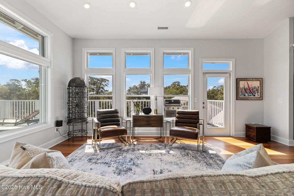 Image 14 of property listing at 208 Oak Outlook Way N, Carolina Beach, NC 28428