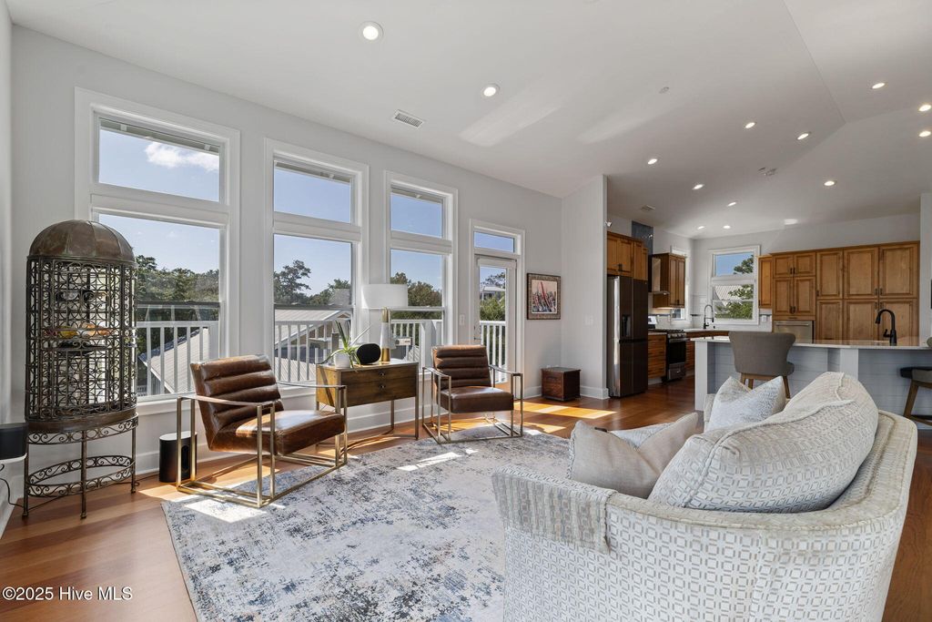 Image 15 of property listing at 208 Oak Outlook Way N, Carolina Beach, NC 28428