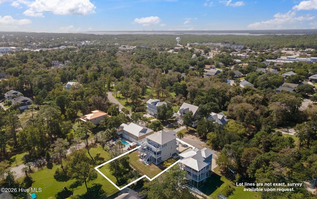 Image 2 of property listing at 208 Oak Outlook Way N, Carolina Beach, NC 28428