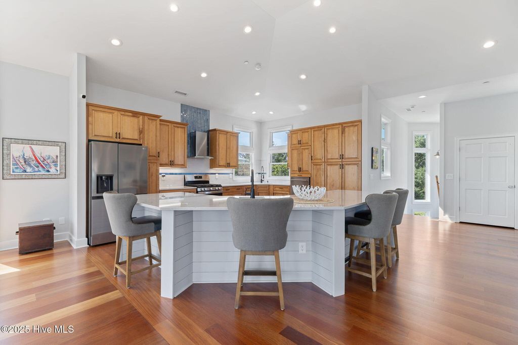 Image 20 of property listing at 208 Oak Outlook Way N, Carolina Beach, NC 28428