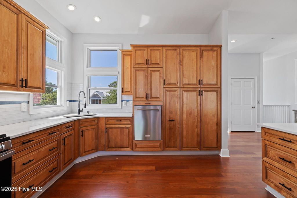 Image 25 of property listing at 208 Oak Outlook Way N, Carolina Beach, NC 28428