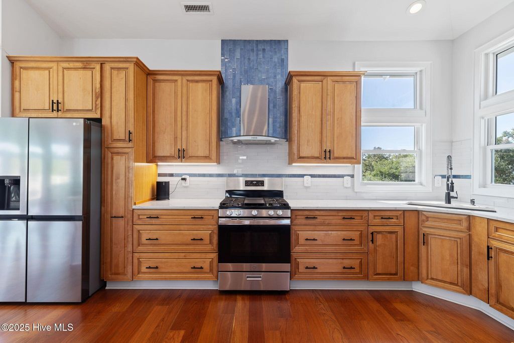 Image 26 of property listing at 208 Oak Outlook Way N, Carolina Beach, NC 28428