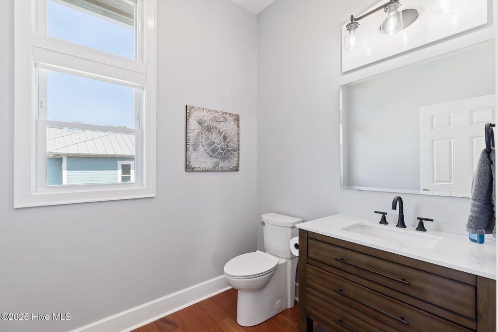 Image 31 of property listing at 208 Oak Outlook Way N, Carolina Beach, NC 28428