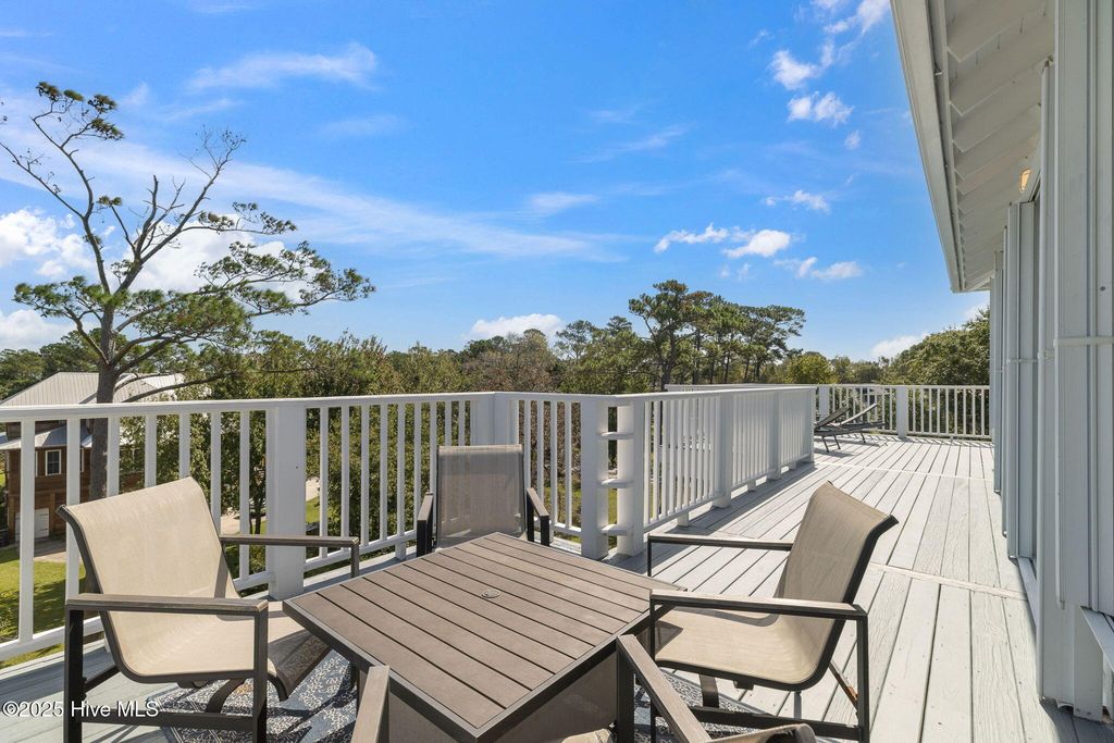 Image 34 of property listing at 208 Oak Outlook Way N, Carolina Beach, NC 28428