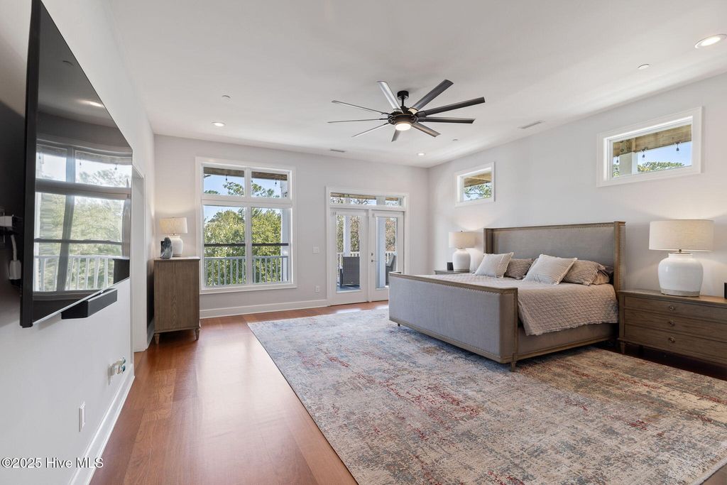 Image 35 of property listing at 208 Oak Outlook Way N, Carolina Beach, NC 28428