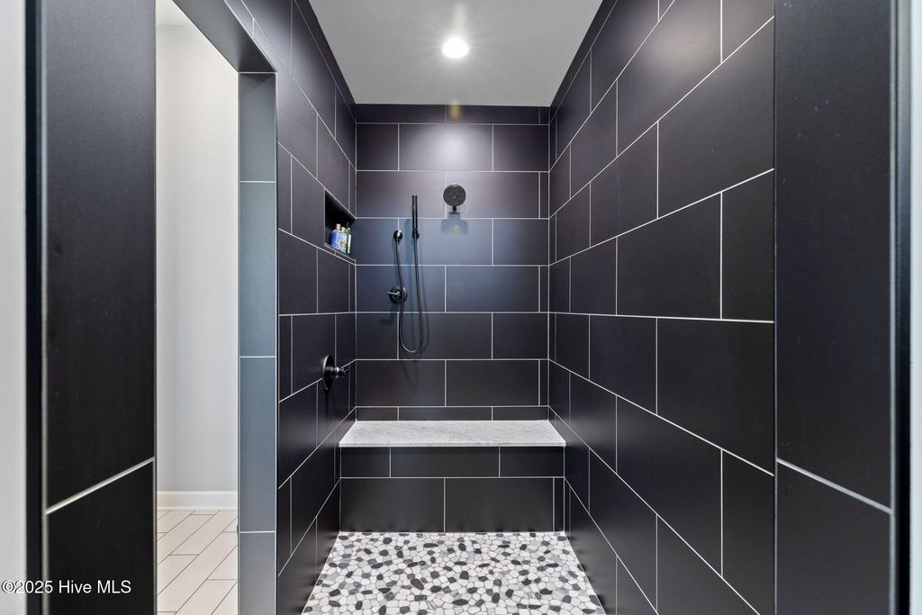 Image 43 of property listing at 208 Oak Outlook Way N, Carolina Beach, NC 28428