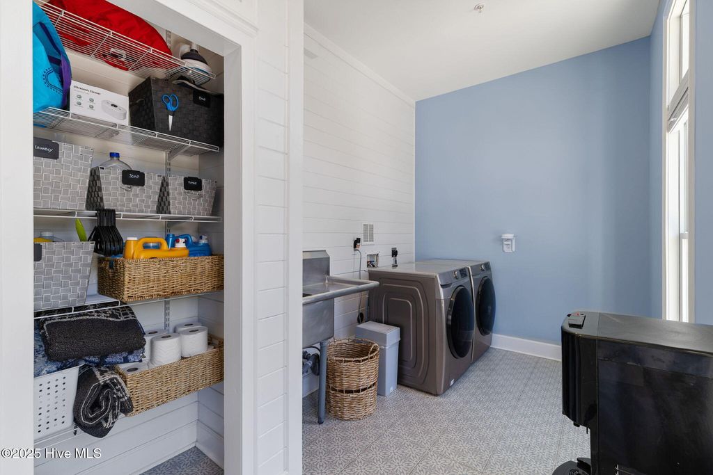 Image 58 of property listing at 208 Oak Outlook Way N, Carolina Beach, NC 28428