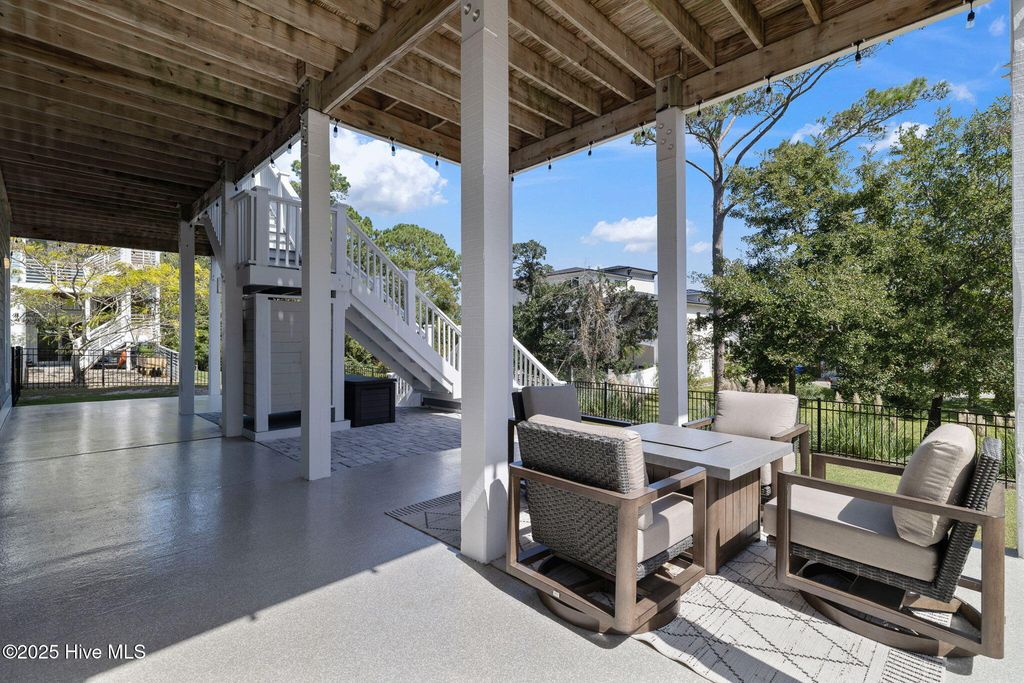 Image 66 of property listing at 208 Oak Outlook Way N, Carolina Beach, NC 28428