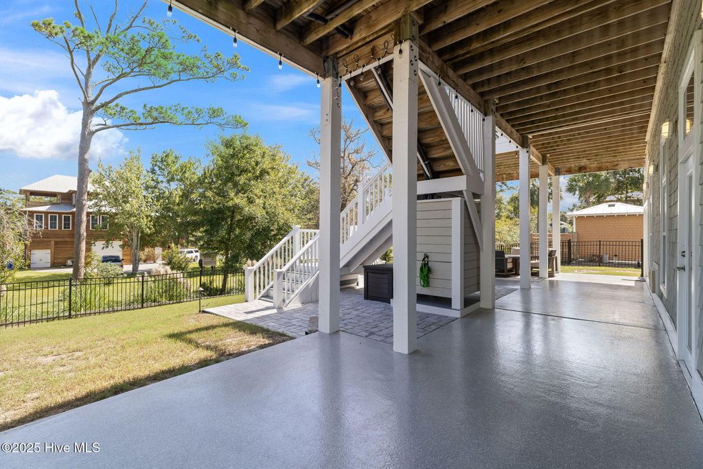 Image 68 of property listing at 208 Oak Outlook Way N, Carolina Beach, NC 28428