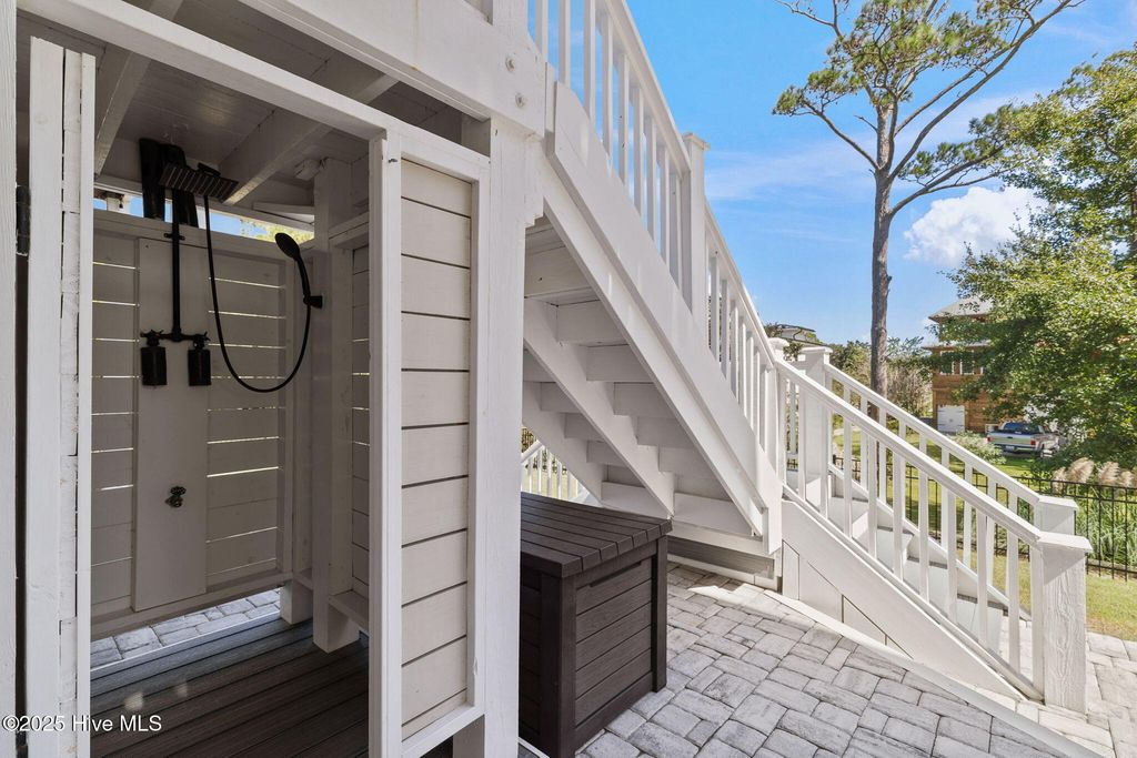 Image 69 of property listing at 208 Oak Outlook Way N, Carolina Beach, NC 28428