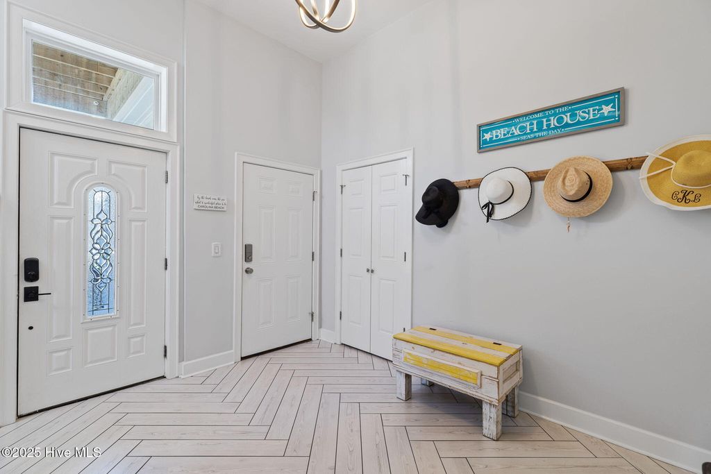 Image 7 of property listing at 208 Oak Outlook Way N, Carolina Beach, NC 28428