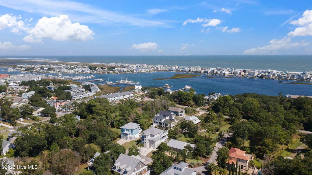 Image 76 of property listing at 208 Oak Outlook Way N, Carolina Beach, NC 28428