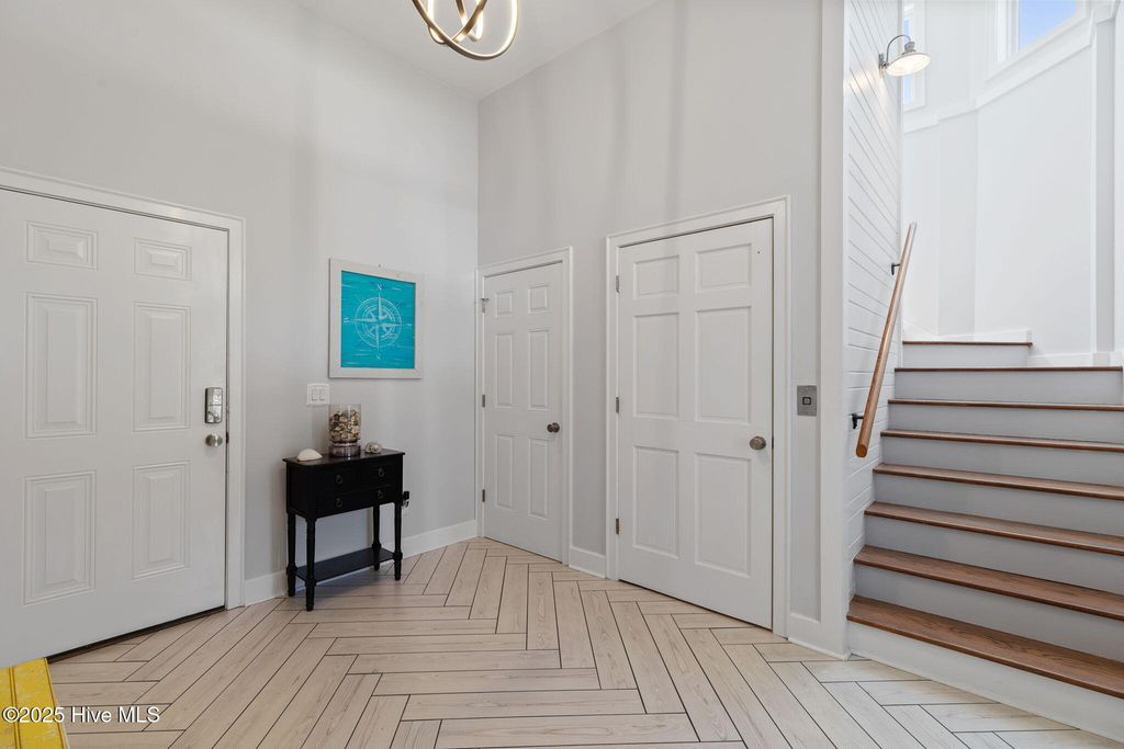 Image 8 of property listing at 208 Oak Outlook Way N, Carolina Beach, NC 28428