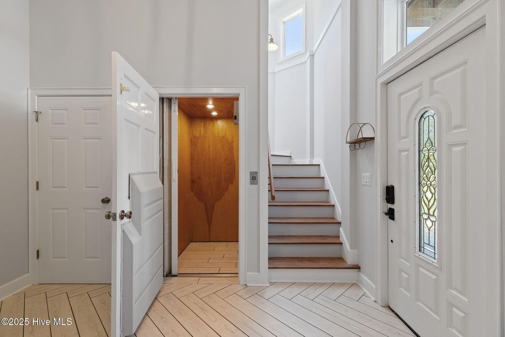 Image 9 of property listing at 208 Oak Outlook Way N, Carolina Beach, NC 28428