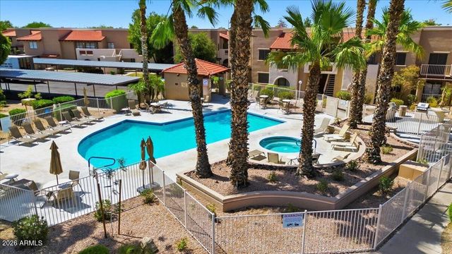 5757 W EUGIE Avenue 2082, Glendale, AZ 85304