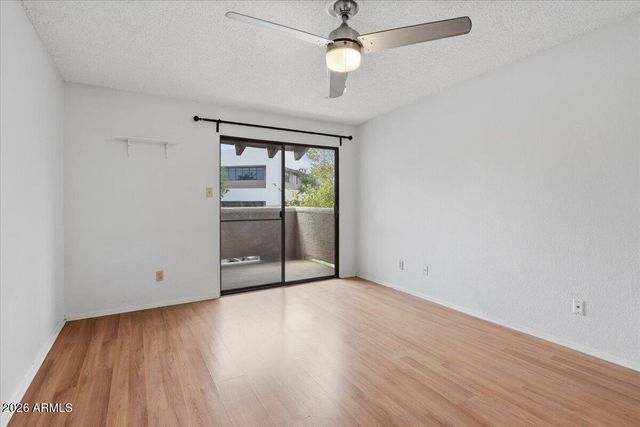 5757 W EUGIE Avenue 2082, Glendale, AZ 85304