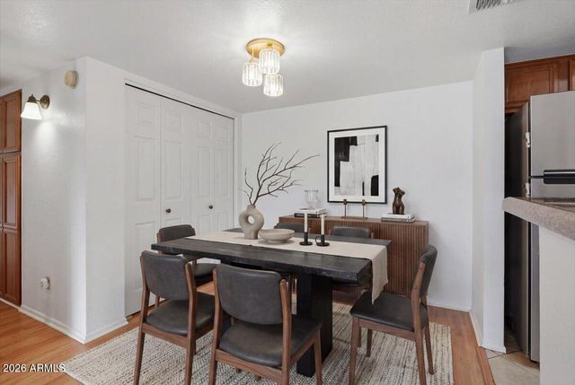 5757 W EUGIE Avenue 2082, Glendale, AZ 85304