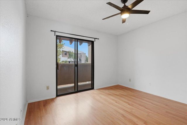 5757 W EUGIE Avenue 2082, Glendale, AZ 85304