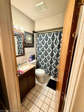 5036 Moore Street, Wayne, MI 48184