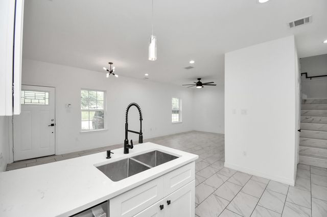 9003 Prairie View Drive B, Houston, TX 77088