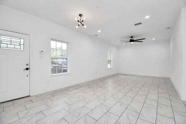 9003 Prairie View Drive B, Houston, TX 77088